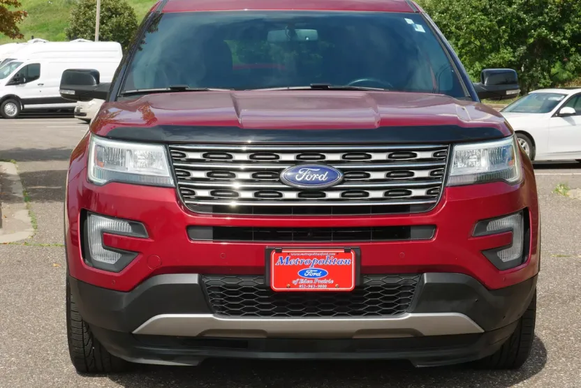 2017 Ford Explorer XLT photo 1