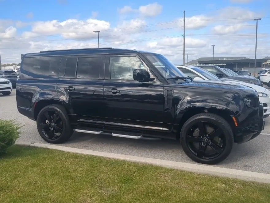2023 Land Rover Defender 130 X-Dynamic SE photo 1