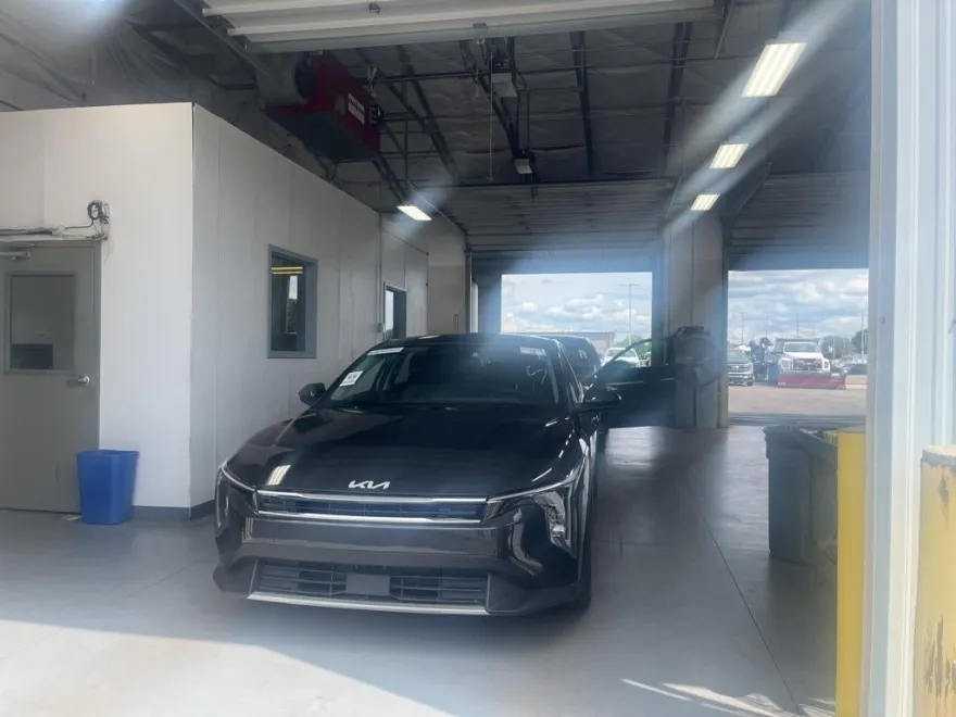 2025 Kia K4 EX photo 1