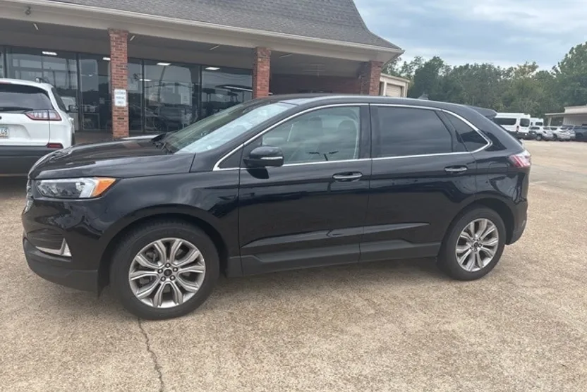 2024 Ford Edge Titanium photo 1