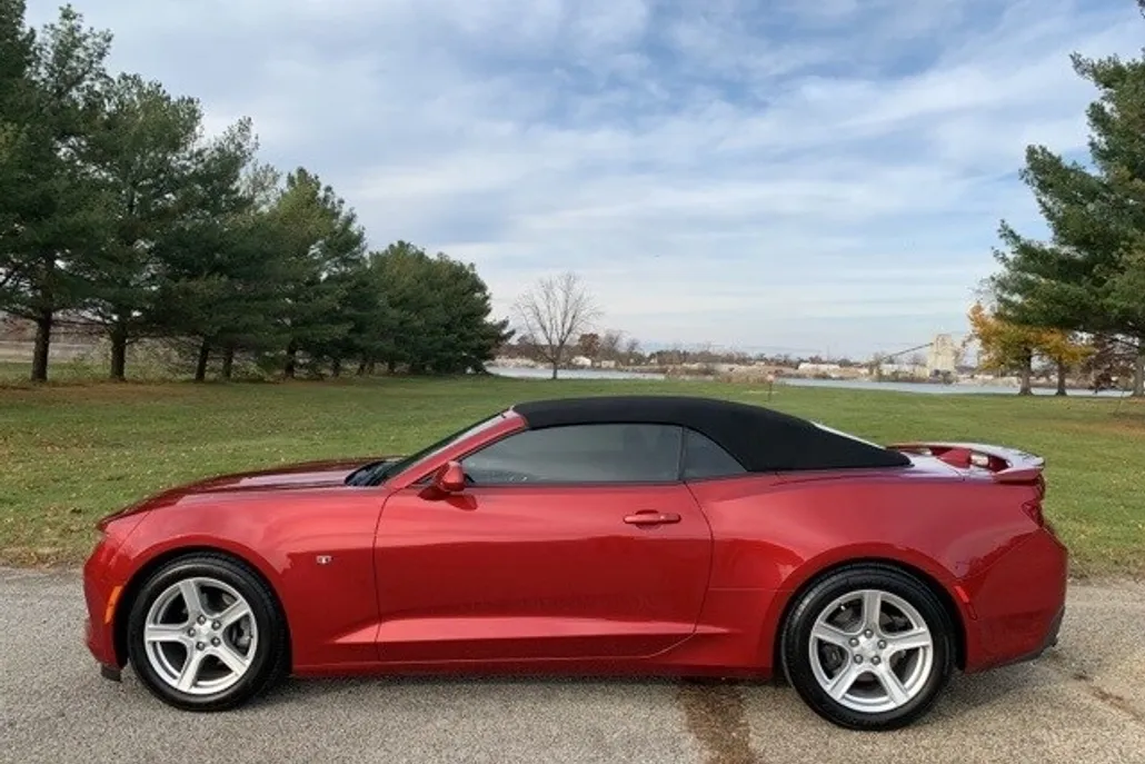 2018 Chevrolet Camaro 2LT photo 1