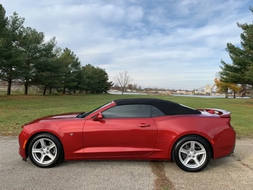 2018 Chevrolet Camaro 2LT photo 1