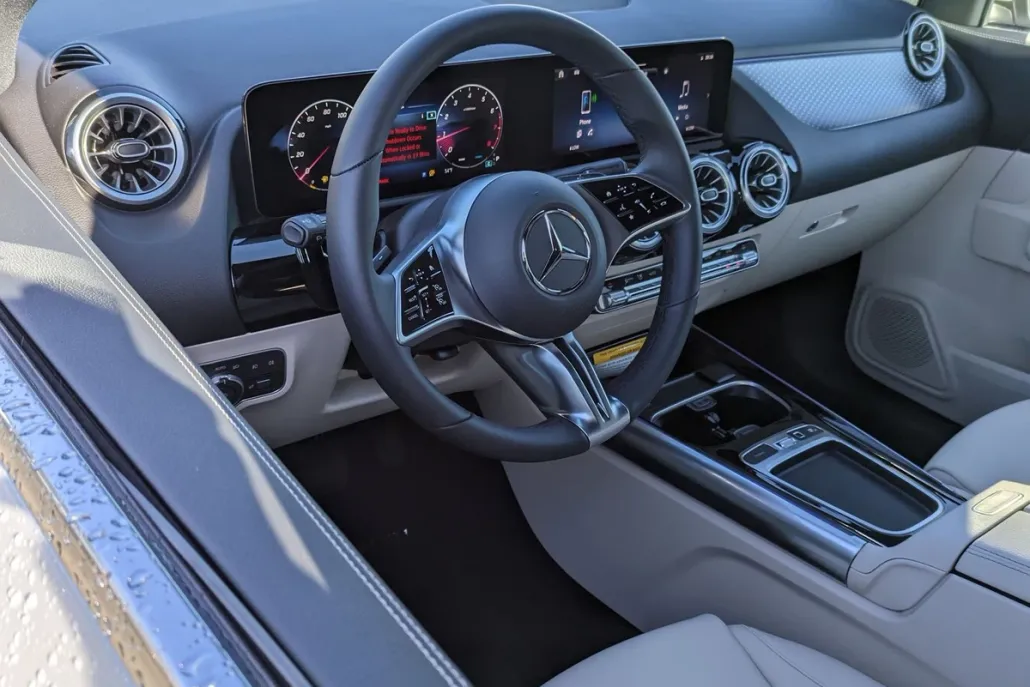 2025 Mercedes Benz GLA 250 photo 1