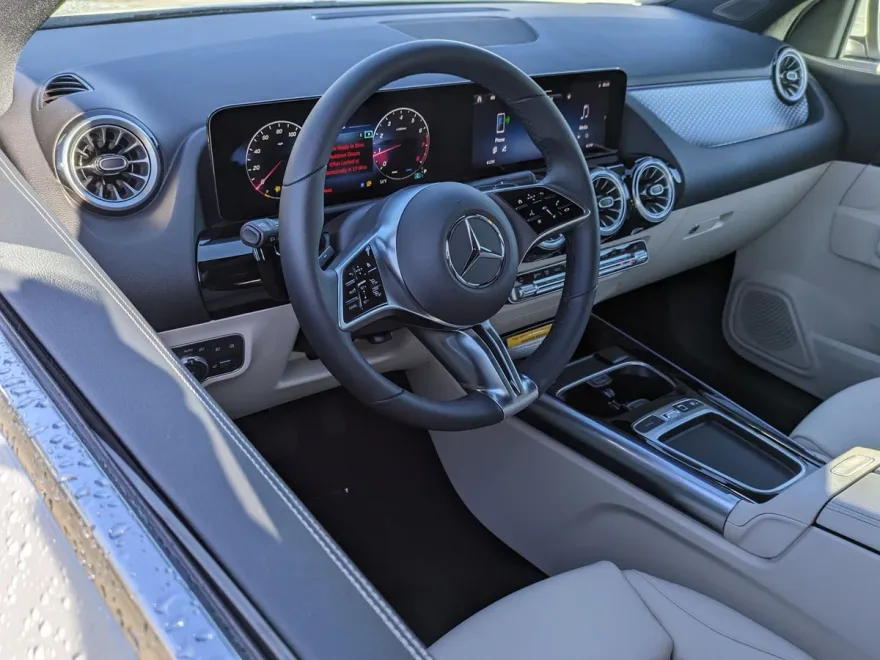 2025 Mercedes Benz GLA 250 photo 1