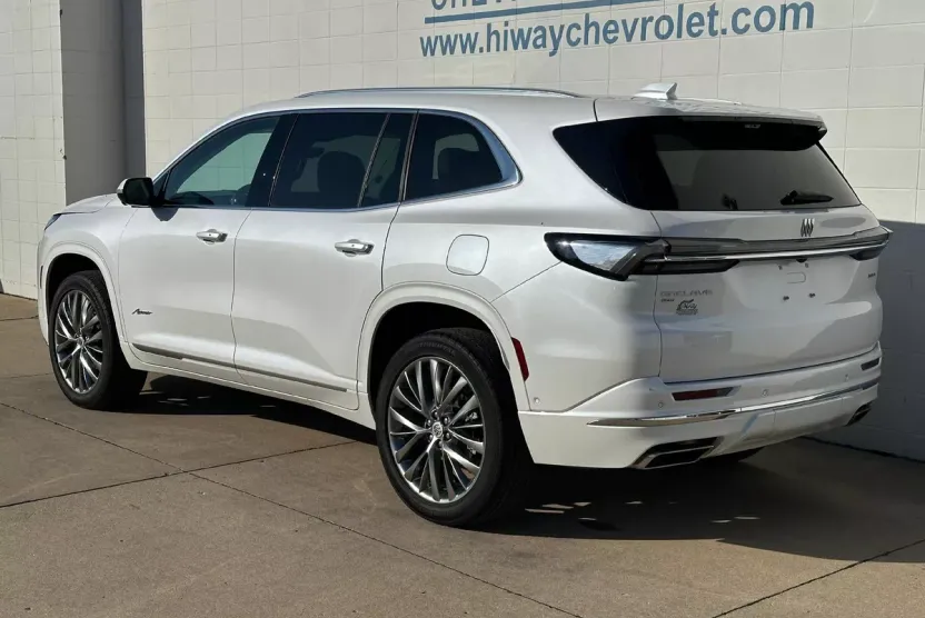 2025 Buick Enclave Avenir photo 1