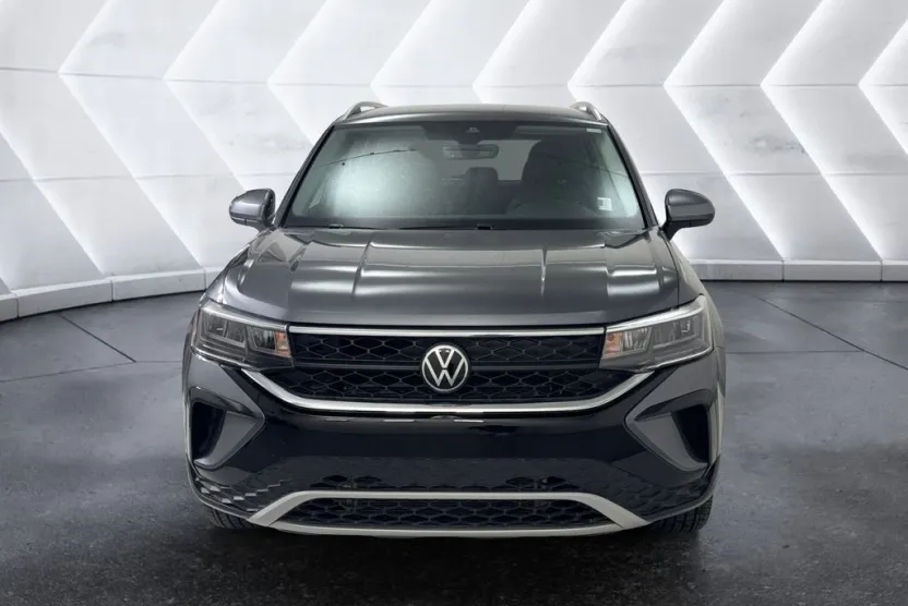 2024 Volkswagen Taos SE photo 1
