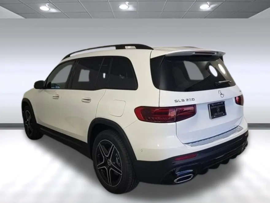 2024 Mercedes Benz GLB 250 4MATIC photo 1
