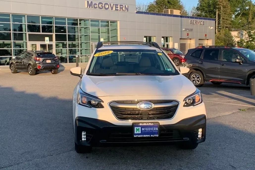 2022 Subaru Outback Premium photo 1
