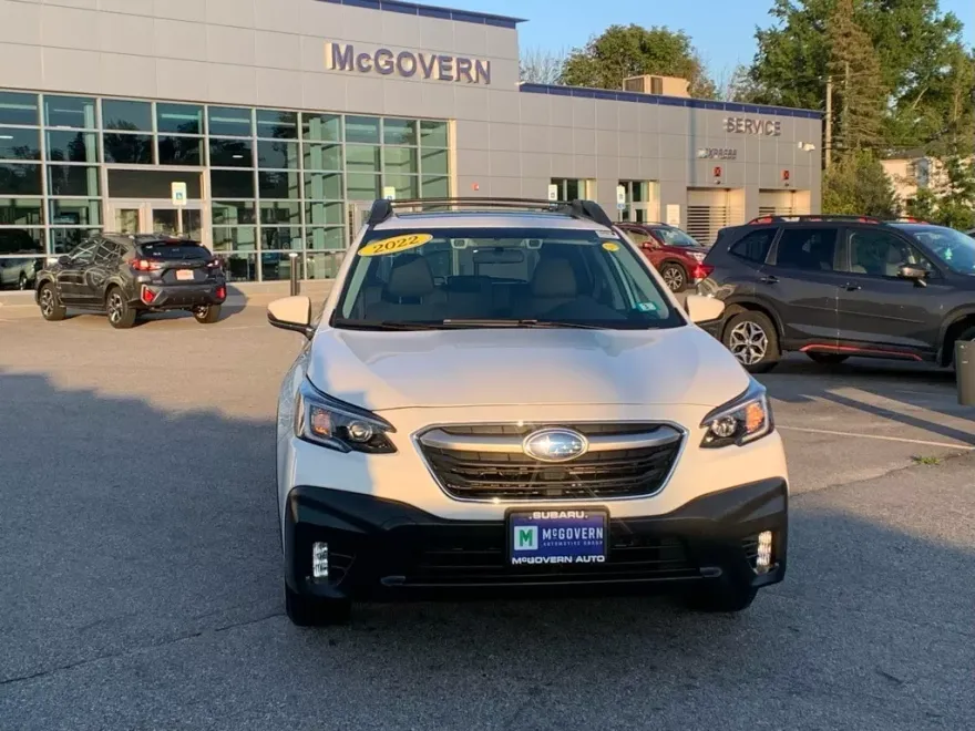 2022 Subaru Outback Premium photo 1