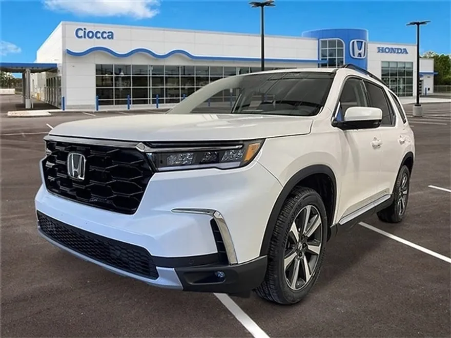 2025 Honda Pilot Touring photo 1