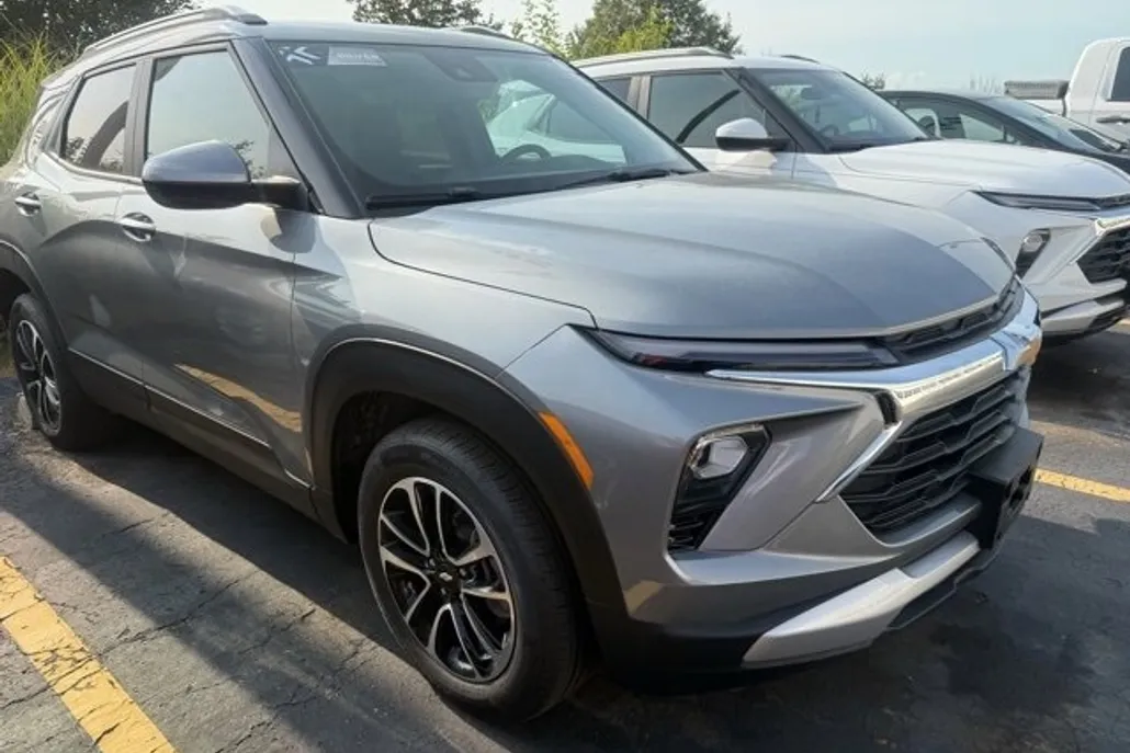 2024 Chevrolet Trailblazer LT photo 1