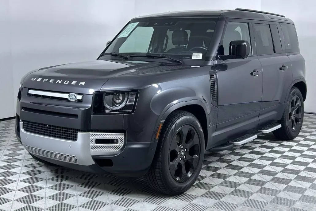 2023 Land Rover Defender 110 S photo 1