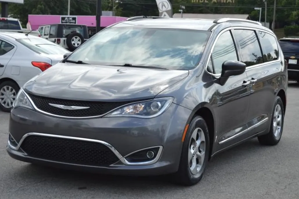 2017 Chrysler Pacifica Touring Plus photo 1