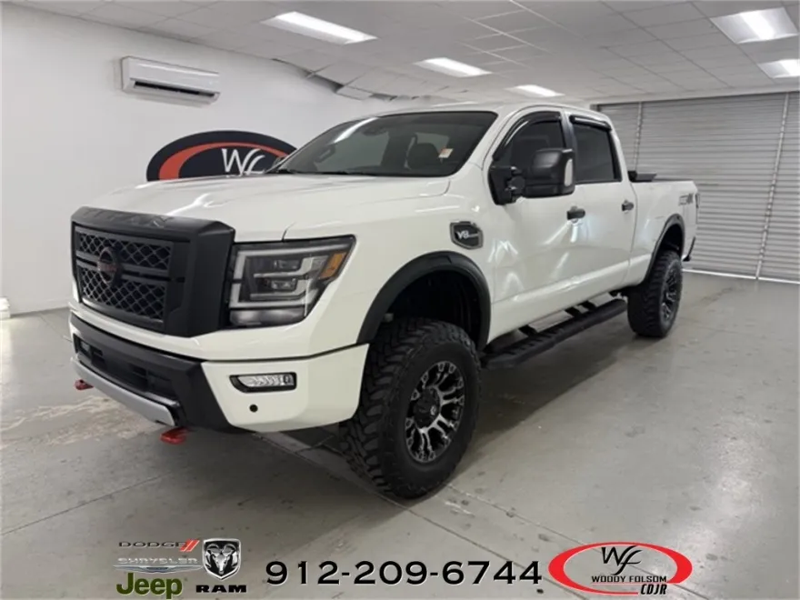 2023 Nissan Titan PRO-4X photo 1