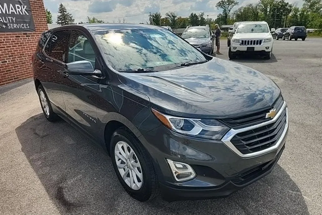 2020 Chevrolet Equinox LT photo 1