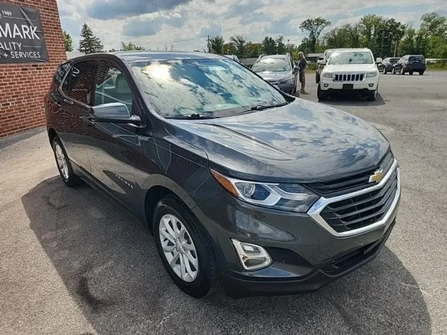 2020 Chevrolet Equinox LT photo 1