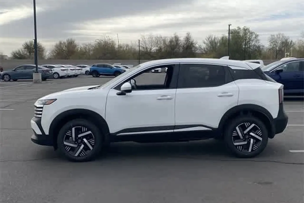2025 Nissan Kicks SV photo 1