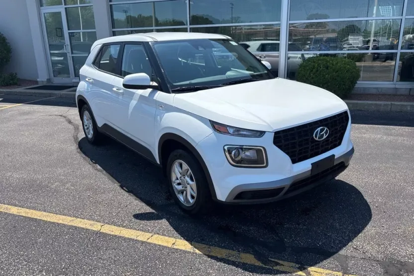 2022 Hyundai Venue SE photo 1