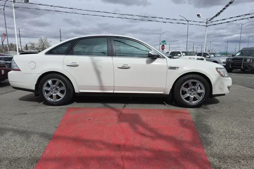 2009 Ford Taurus Limited photo 1