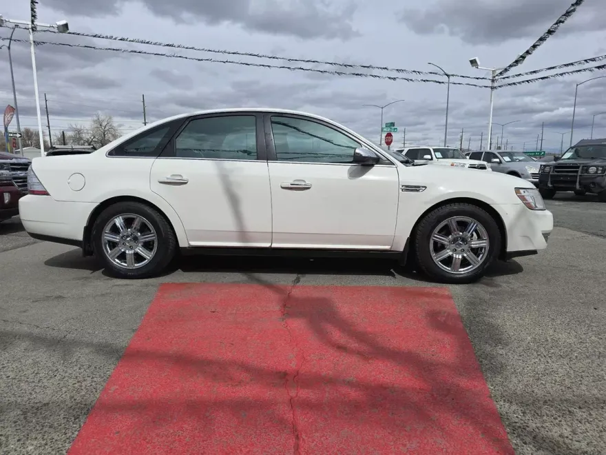 2009 Ford Taurus Limited photo 1