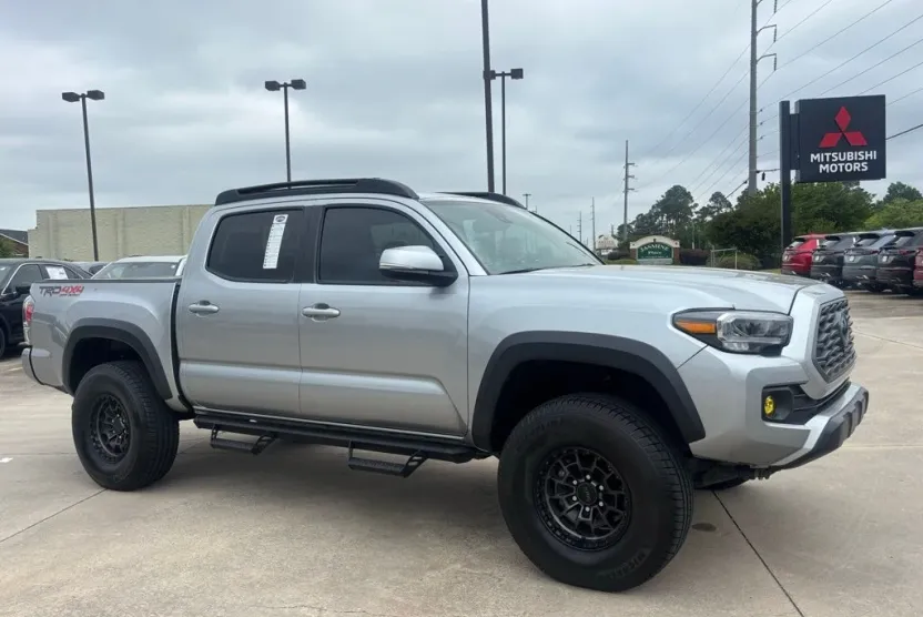 2023 Toyota Tacoma TRD Off-Road photo 1