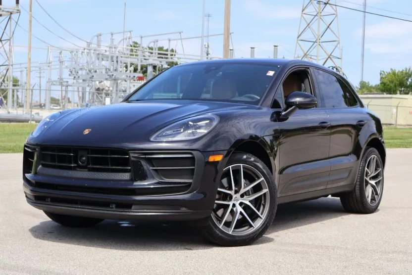 2024 Porsche Macan T photo 1