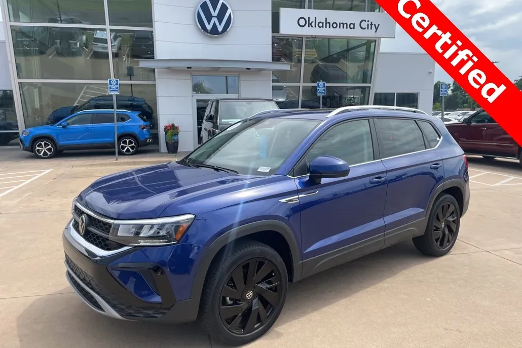 2024 Volkswagen Taos SE photo 1