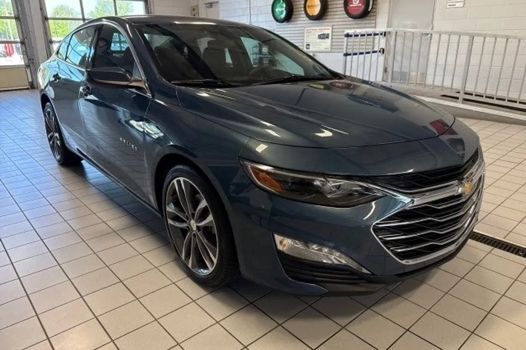 2025 Chevrolet Malibu 1LT photo 1