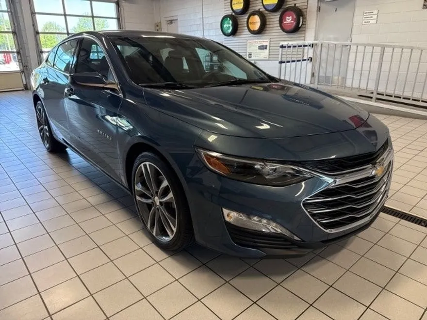 2025 Chevrolet Malibu 1LT photo 1