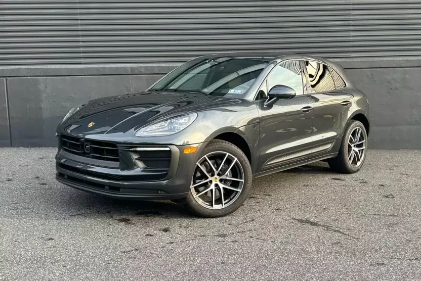 2025 Porsche Macan photo 1