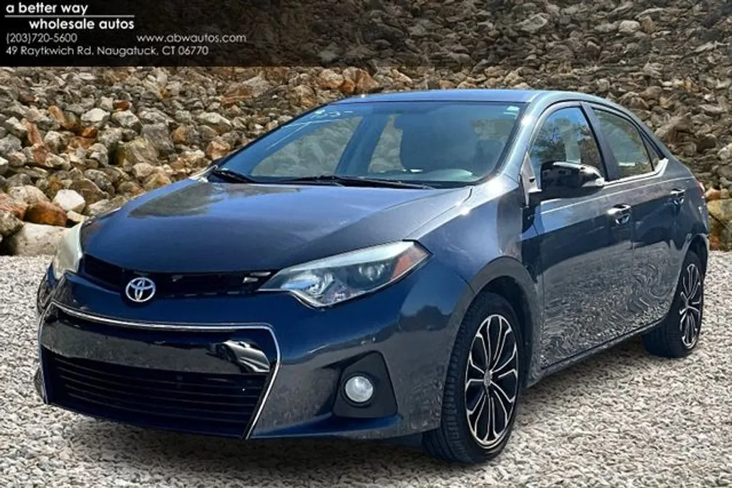 2015 Toyota Corolla L photo 1