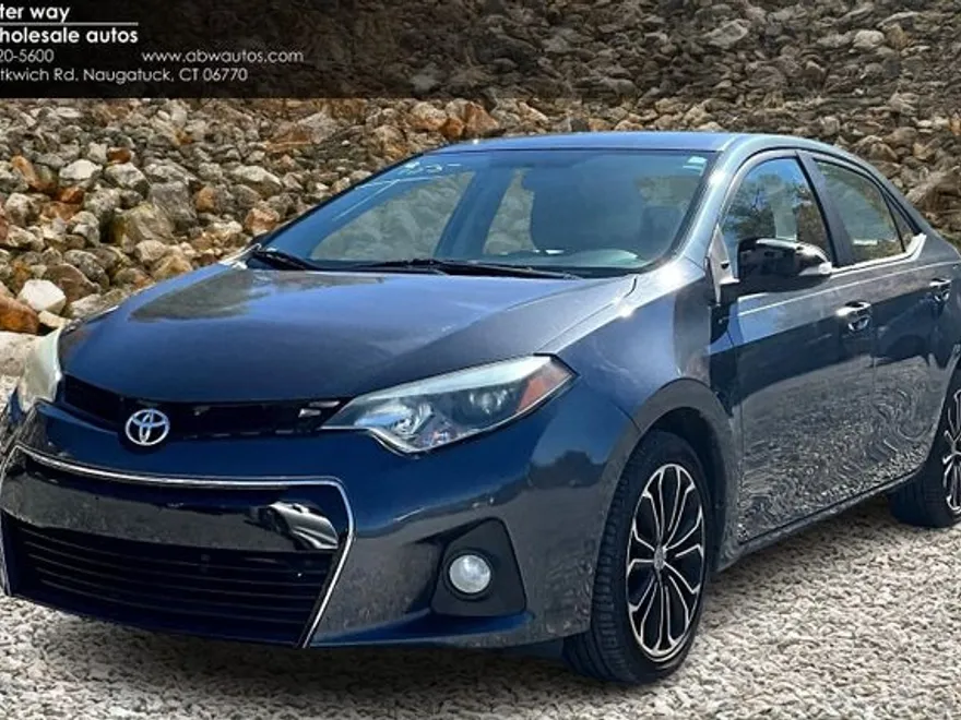2015 Toyota Corolla L photo 1