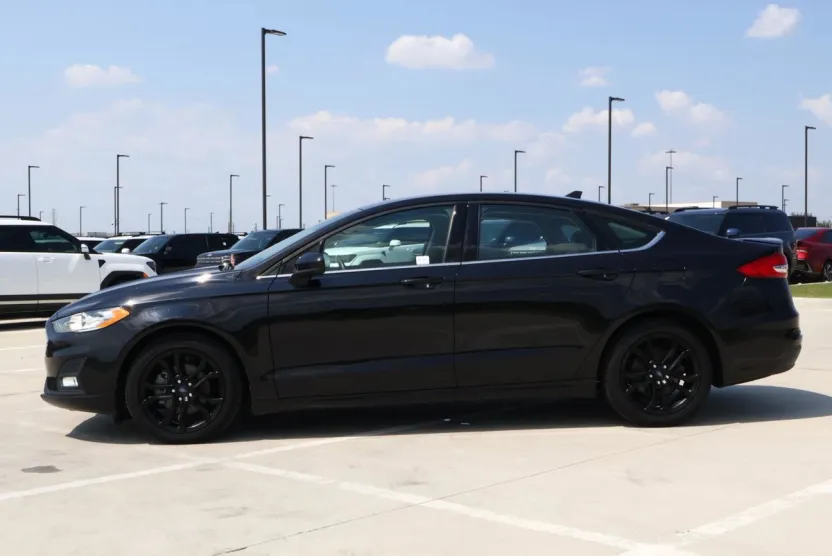 2020 Ford Fusion SE photo 1