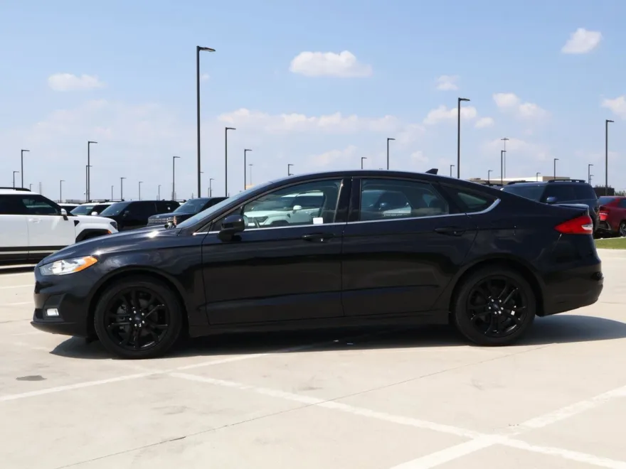 2020 Ford Fusion SE photo 1