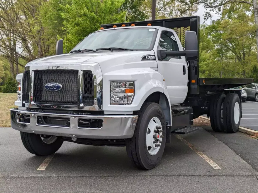 2025 Ford F-650 photo 1
