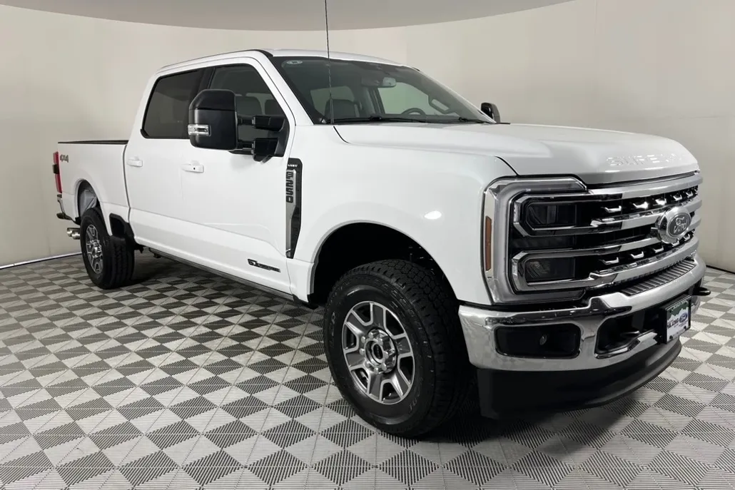 2025 Ford F-250 Lariat photo 1