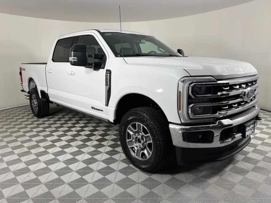 2025 Ford F-250 Lariat photo 1