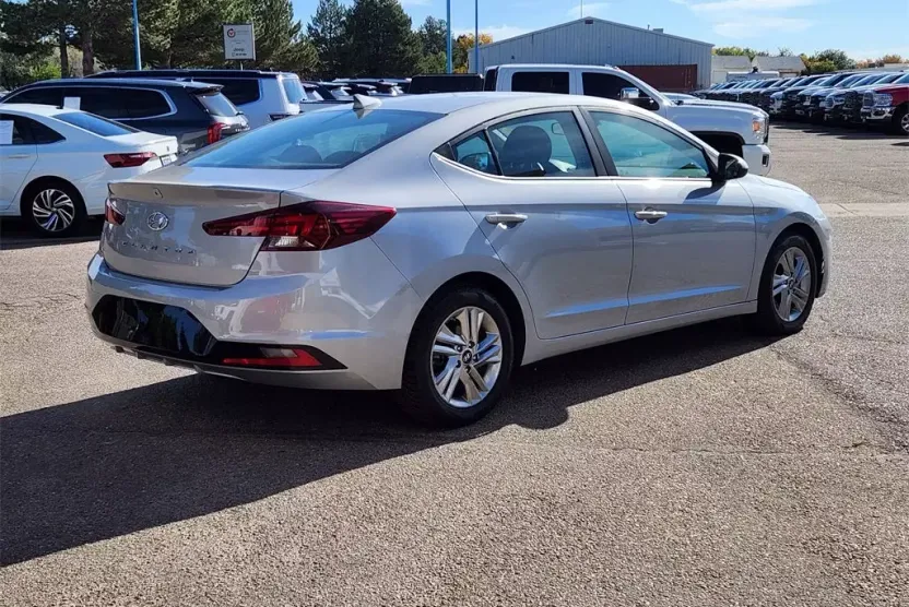 2020 Hyundai Elantra SEL photo 1