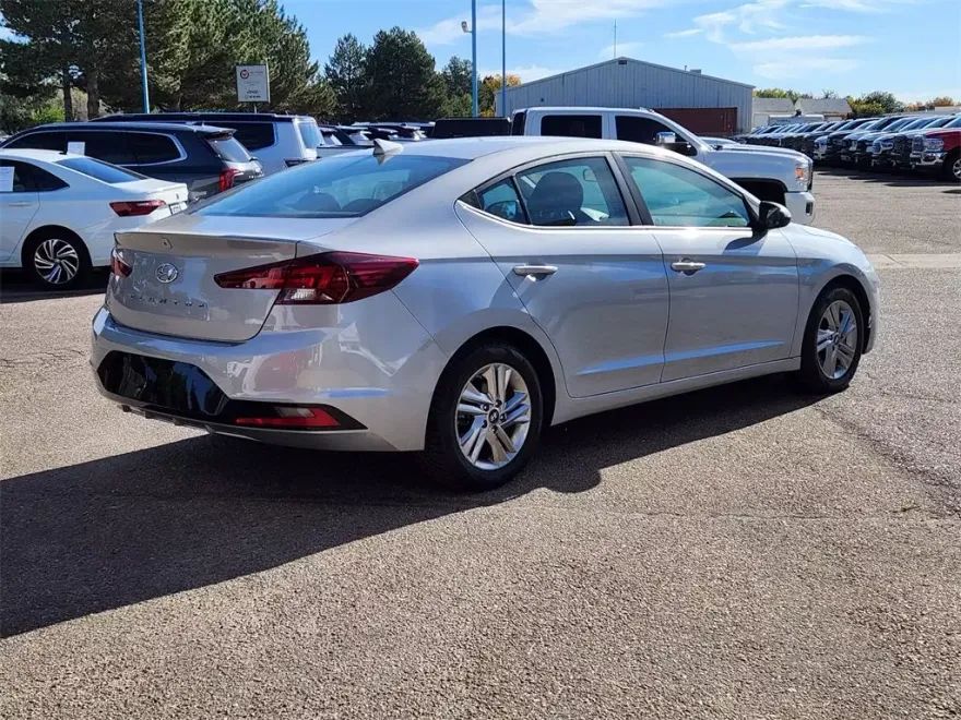 2020 Hyundai Elantra SEL photo 1
