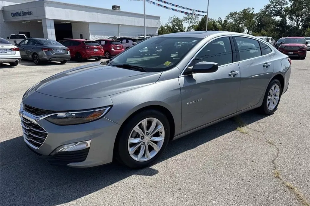 2024 Chevrolet Malibu 1LT photo 1