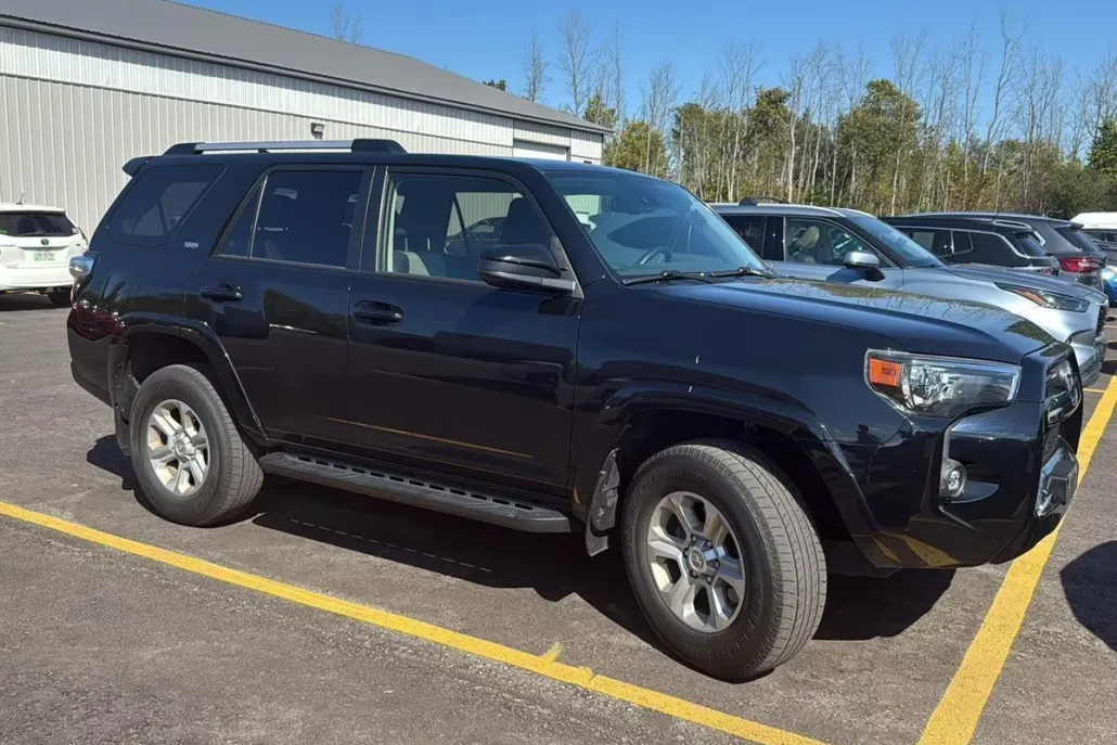 2022 Toyota 4Runner SR5 photo 1