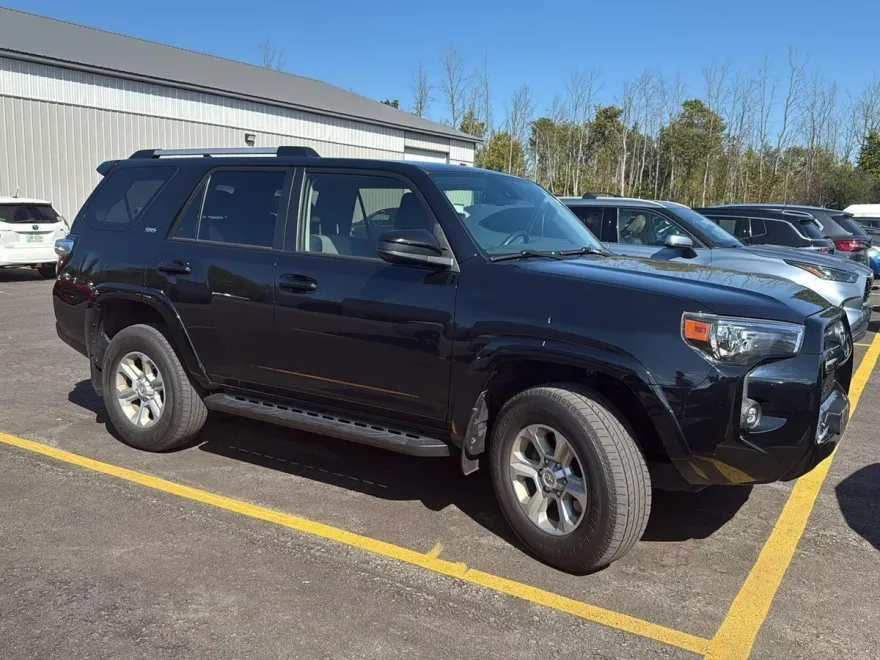2022 Toyota 4Runner SR5 photo 1