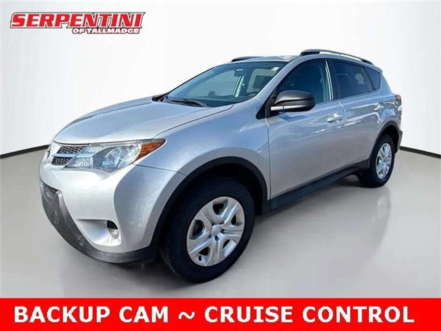 2015 Toyota RAV4 LE photo 1