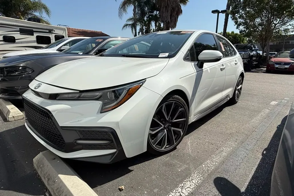 2020 Toyota Corolla SE photo 1