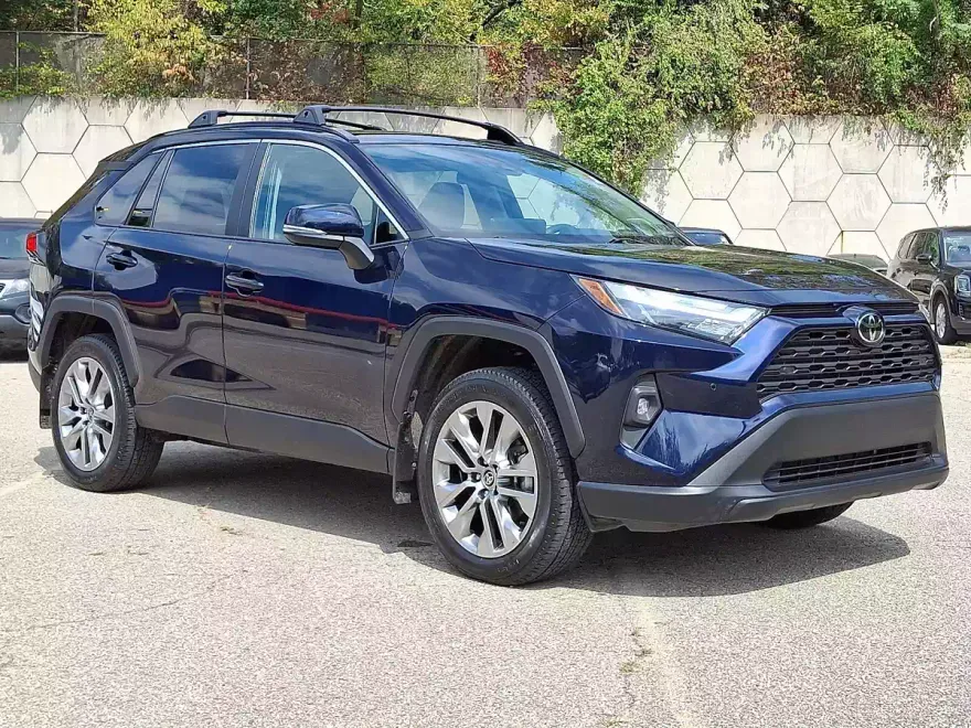 2024 Toyota RAV4 XLE Premium photo 1