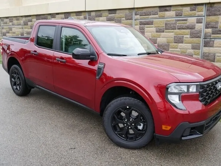 2025 Ford Maverick XLT photo 1