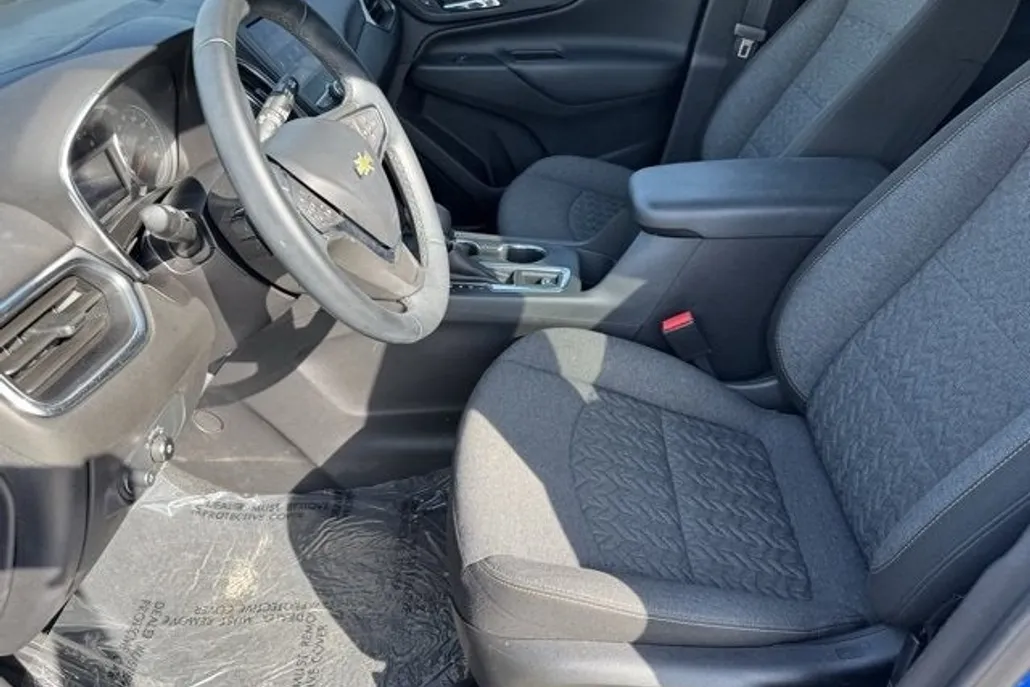 2024 Chevrolet Equinox LT photo 1