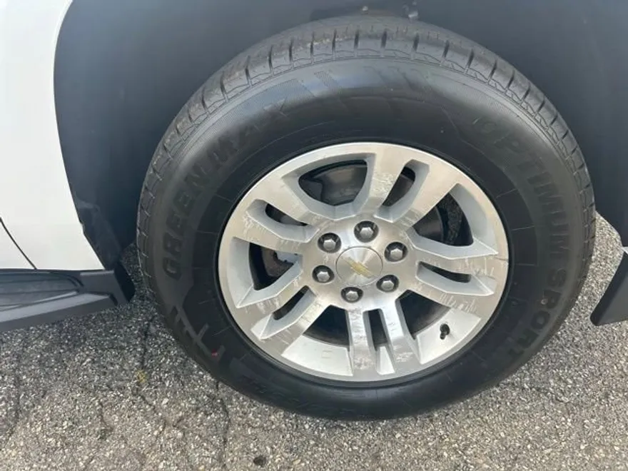 2019 Chevrolet Tahoe LT photo 1