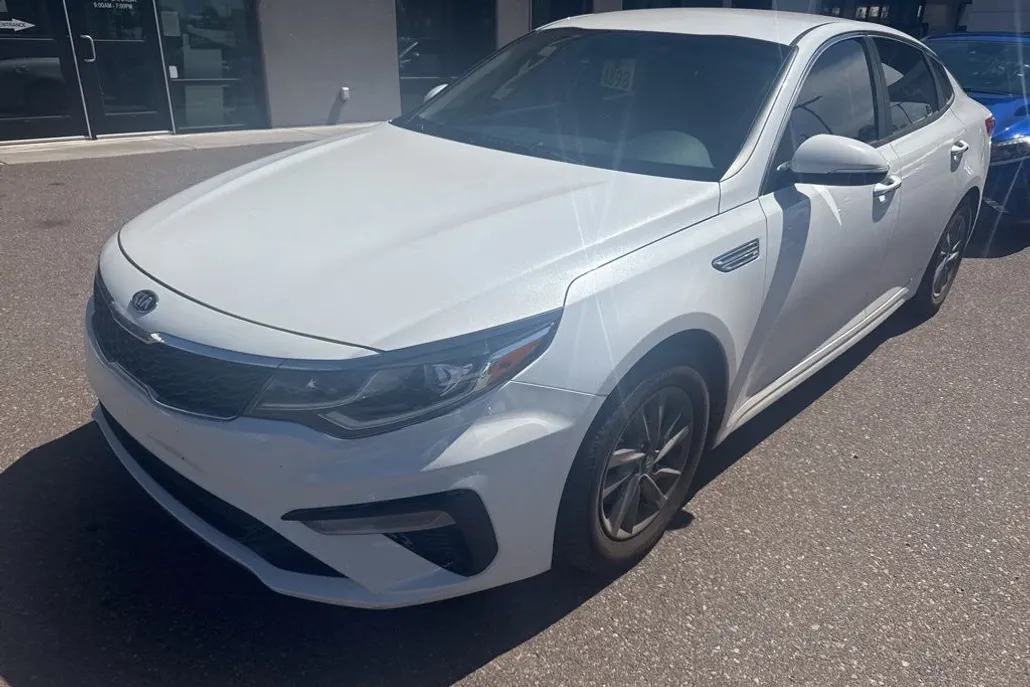 2020 Kia Optima LX photo 1