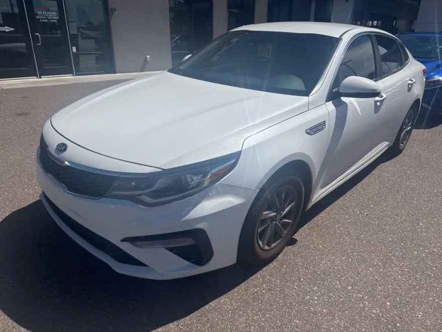2020 Kia Optima LX photo 1